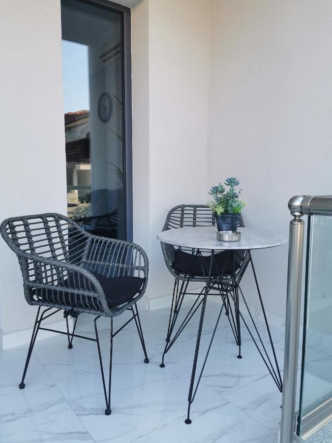 Armonia Luxury Suites เนอาวรัสนา ภายนอก รูปภาพ